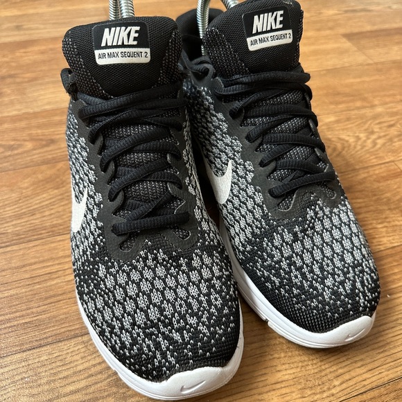 Women's Nike Air Max Sequent 2 Black/White/Grey Running Shoes US 8 - Comfy! - Picture 2 of 12